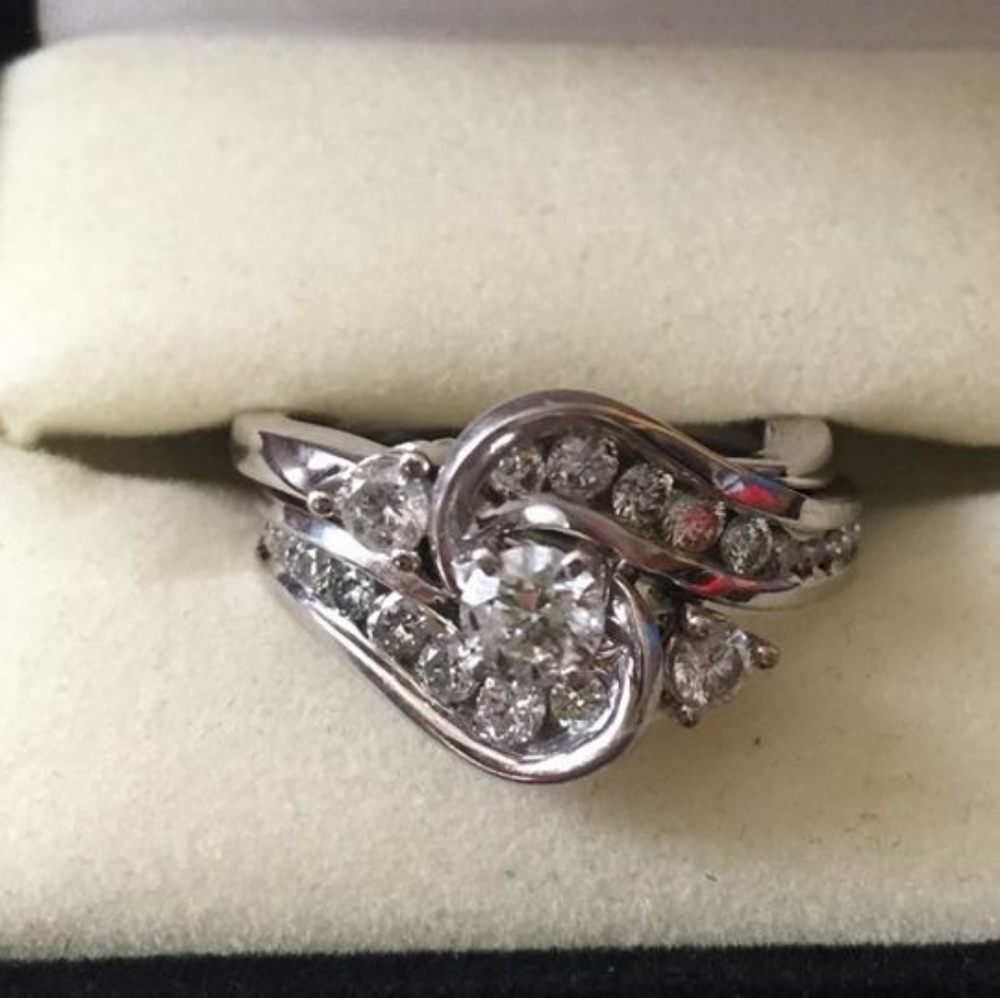 Sz 7 14k white gold diamond ring
